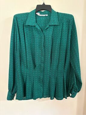 Vintage-Inspired Green Patterned Button-Up Womens Blouse - Tess Milano - Paris